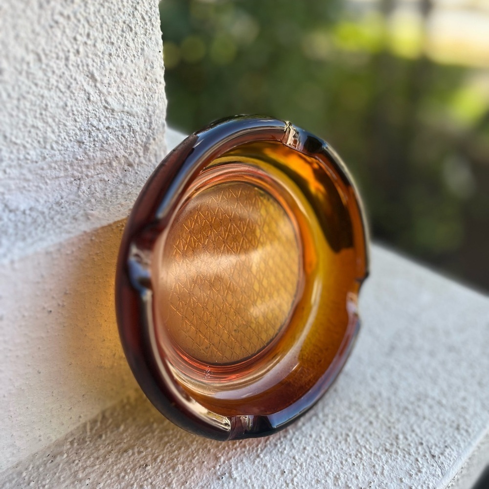 VTG 1960-70s Mid-Century Modern Amber Heavy Glass Ashtray Round 6" Cigars Prop - Picture 2 of 11